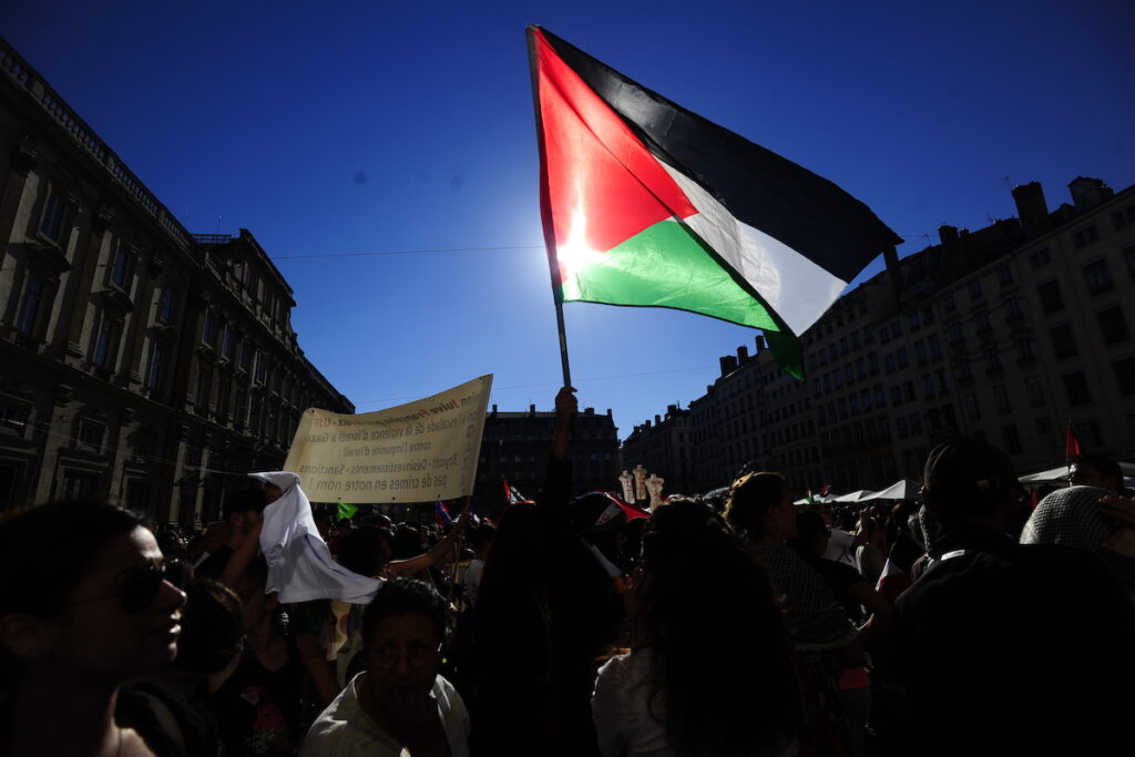 rejoignez-nous à lannion pour une manifestation solidaire en faveur de la paix en palestine. ensemble, faisons entendre nos voix pour la justice et les droits humains. participez à cet événement engagé et mobilisant au cœur de notre ville.