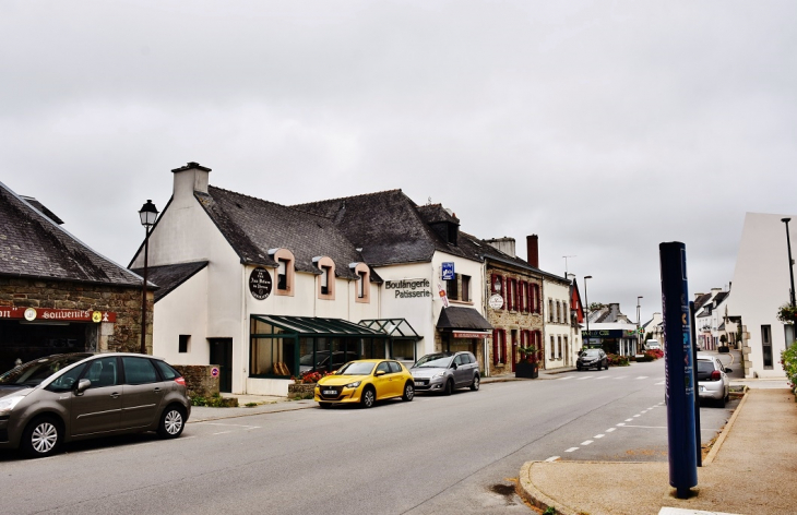 découvrez nos services de rénovation de toiture à plonévez-porzay, alliant qualité, expertise et durabilité pour redonner vie à votre toiture. profitez d'un accompagnement personnalisé et d'un travail soigné pour protéger votre maison tout en améliorant son esthétique.