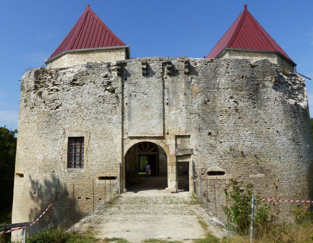 découvrez la renaissance de la maison xve à rochefort, un chef-d'œuvre architectural alliant histoire et modernité. plongez dans l'élégance des siècles passés tout en explorant des espaces réinventés qui racontent l'héritage culturel de la région.