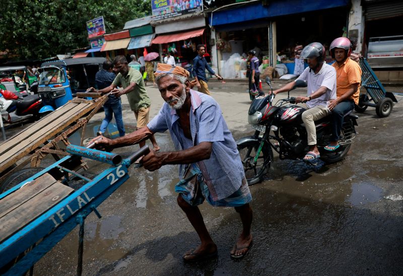 découvrez les dernières évolutions économiques du sri lanka, notamment la récente baisse du taux d'intérêt, une décision stratégique pour stimuler l'investissement et relancer la croissance. informez-vous sur ses implications pour les entreprises et les particuliers.