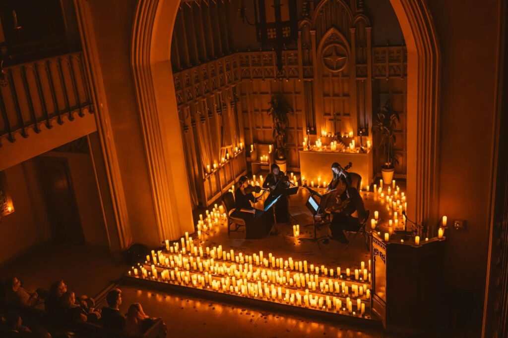 découvrez l'envoûtante expérience des concerts candlelight au maroc, où la musique classique et l'ambiance magique des bougies s'unissent pour créer des moments inoubliables. réservez vos places pour une soirée romantique et immersive au cœur de villes emblématiques.