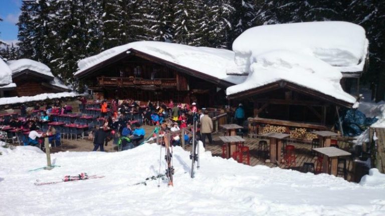 découvrez le nouveau restaurant veyrat à megève, où tradition et innovation se rencontrent pour offrir une expérience culinaire inoubliable. plongez dans un univers gastronomique unique, alliant saveurs locales et créativité.