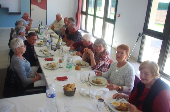 découvrez le record des repas pour aînés à quillan, un événement convivial rassemblant les seniors autour d'un festin mémorable. participez à cette célébration de la gastronomie et du lien social, mettant à l'honneur la cuisine locale et l’échange intergénérationnel.
