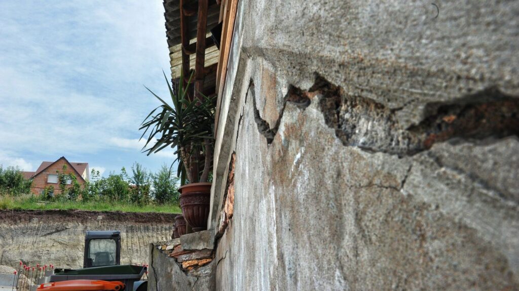 découvrez les réglementations essentielles concernant l'assurance des maisons fissurées. informez-vous sur les obligations des assureurs, les droits des propriétaires et les démarches à suivre pour garantir la protection de votre bien face aux dommages structurels.