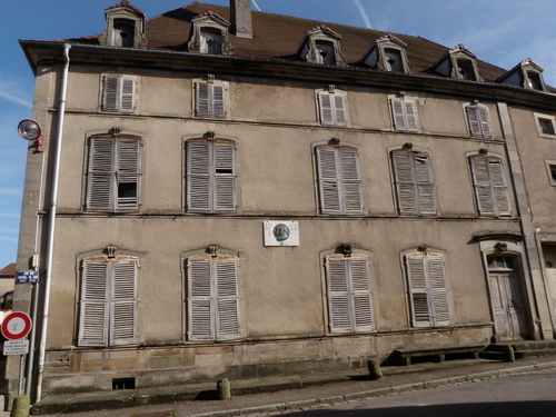découvrez la maison renard lamarche, un projet de rénovation passionnant qui allie charme historique et modernité. suivez notre parcours de transformation et inspirez-vous pour vos propres projets de rénovation.