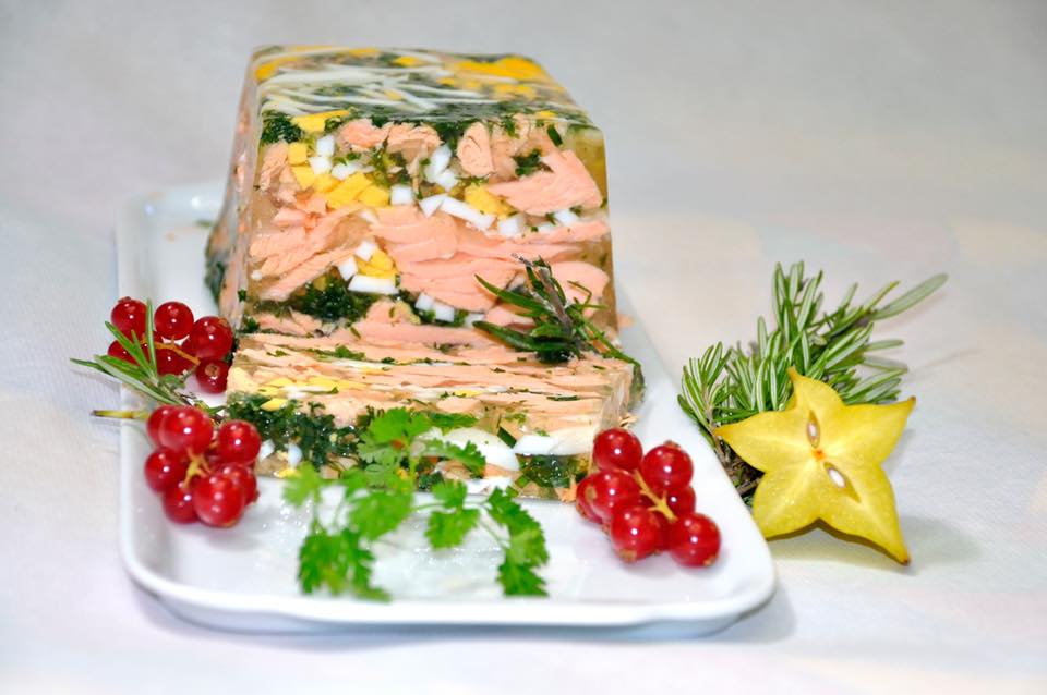 découvrez la créativité culinaire du chef du restaurant la chapelle à sauternes, où chaque plat est une œuvre d'art inspirée par les saveurs locales. profitez d'une expérience gastronomique unique dans un cadre élégant, avec des ingrédients de saison soigneusement sélectionnés.