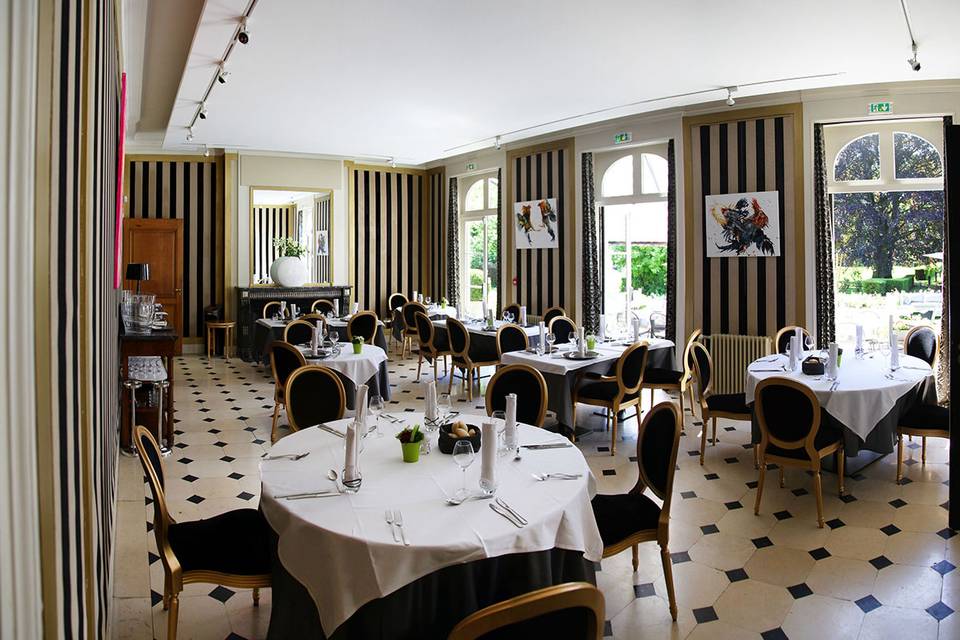 découvrez le restaurant manoir breton, un cadre enchanteur offrant une délicieuse cuisine bretonne traditionnelle. savourez des plats faits maison préparés avec des ingrédients frais et locaux, tout en profitant d'une atmosphère conviviale et chaleureuse. réservez dès maintenant pour une expérience culinaire inoubliable en bretagne.