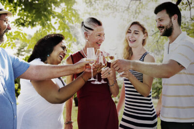 découvrez notre événement familial spécialement conçu pour les seniors ! une journée pleine d'activités, de jeux et de moments conviviaux pour renforcer les liens intergénérationnels et célébrer la joie de vivre ensemble.