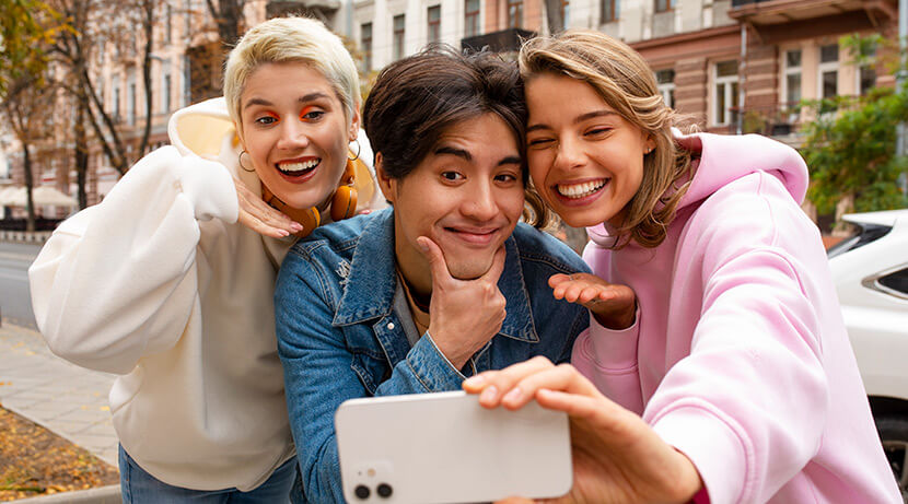 découvrez comment la génération z redéfinit le divertissement à travers des médias numériques innovants, des plateformes de streaming et des tendances virales. plongez dans l'univers captivant de cette génération et explorez leurs passions et préférences uniques en matière de loisirs.