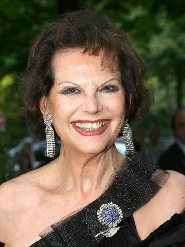 découvrez le parcours exceptionnel de claudia cardinale, icône du cinéma, ainsi que les dernières nouvelles sur sa carrière et sa vie.