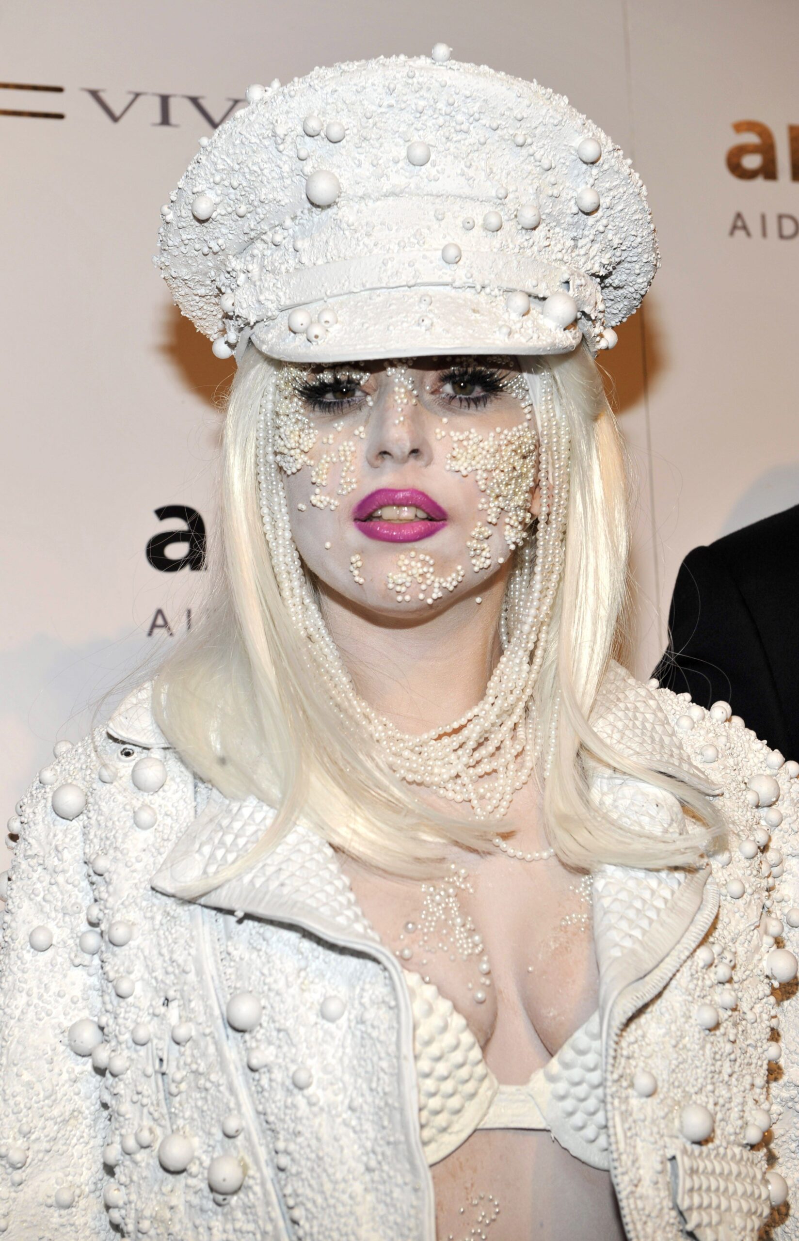 découvrez combien lady gaga a touché pour une apparition de 90 secondes dans la série à succès 'mercredi'. un cachet impressionnant à 6 zéros pour la star internationale !