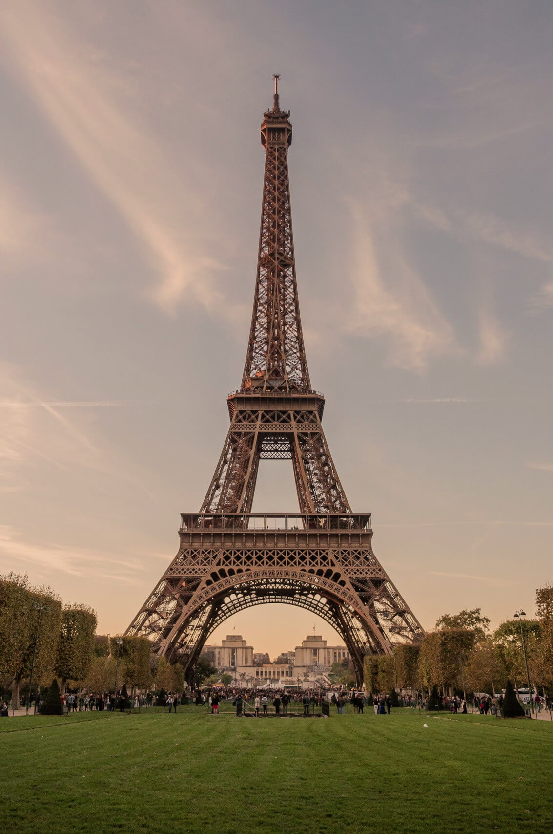 découvrez la tour villeneuve, un monument emblématique alliant histoire et architecture. visitez ce site remarquable pour plonger dans le patrimoine local et profiter d'une vue exceptionnelle.