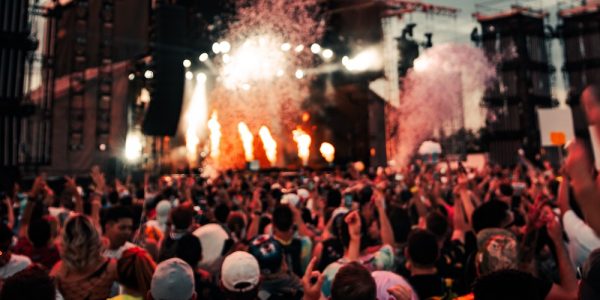 découvrez comment la billetterie du spectacle vivant connaît une forte croissance, dynamisant le secteur culturel et offrant de nouvelles opportunités aux artistes et aux spectateurs.