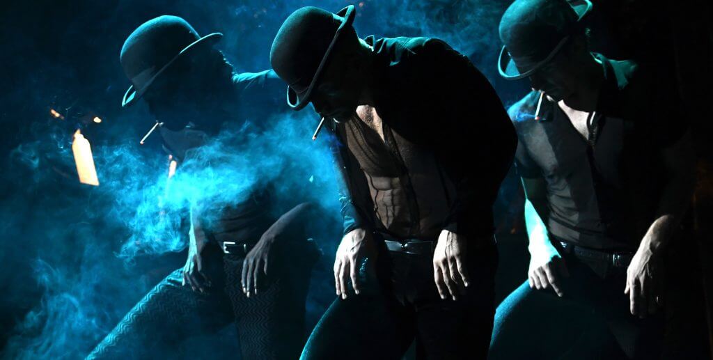 découvrez notre critique détaillée de chicago, le célèbre musical, en français. analyse des performances, de la mise en scène et de la musique qui font de ce spectacle un incontournable.