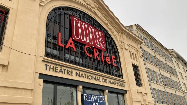 france culture et le théâtre de la criée présentent « la leçon », une pièce incontournable mêlant réflexion et performance théâtrale d'exception.