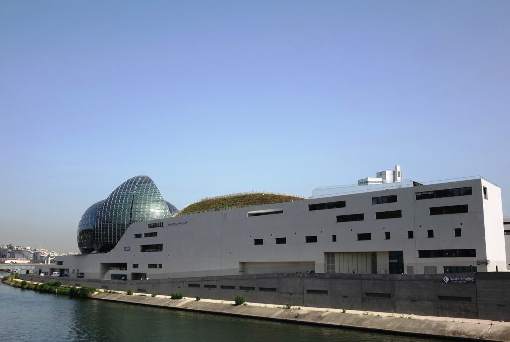 assistez à la finale internationale d'éloquence à la seine musicale, un événement prestigieux où des orateurs talentueux du monde entier s'affrontent dans un cadre exceptionnel.