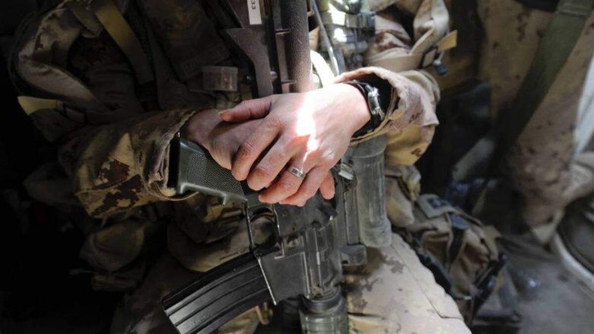 la maison blanche suscite la controverse en établissant un lien entre la guerre en iran, les jeux vidéo et les films, suscitant débats et interrogations.