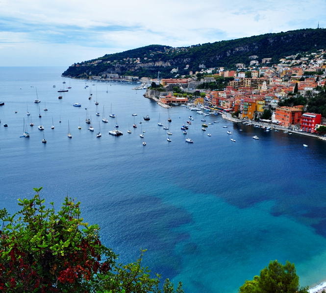 à villefranche-de-rouergue, profitez gratuitement des médiathèques et de leurs animations pour célébrer la culture, la lecture et le partage.